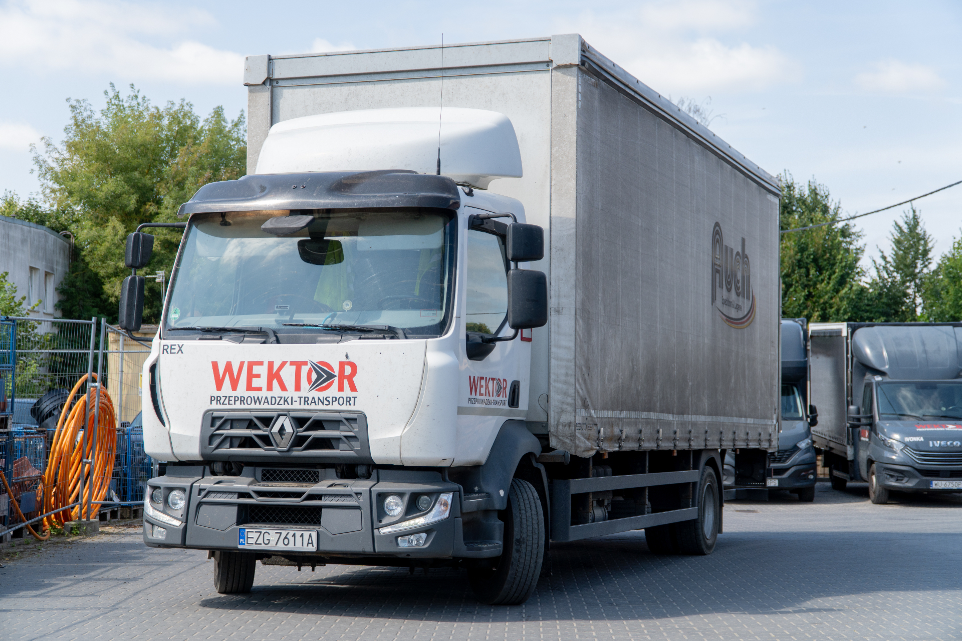 Rex – ciężarówka Renault Wektor do transportów przemysłowych, front