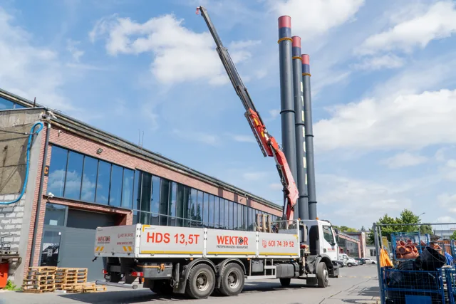 Renia – HDS 13,5T podczas pracy z elementami stalowymi