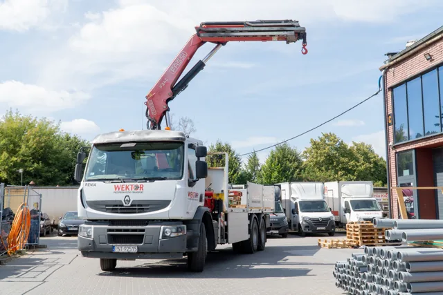 Renia – Renault Wektor z dźwigiem HDS, front