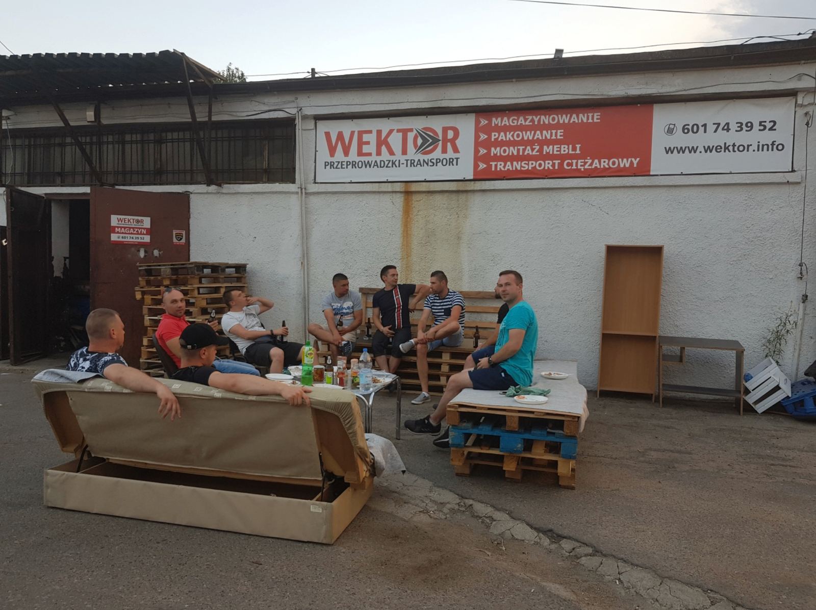 Zaplecze sprzętowe i pojazdy ciężarowe