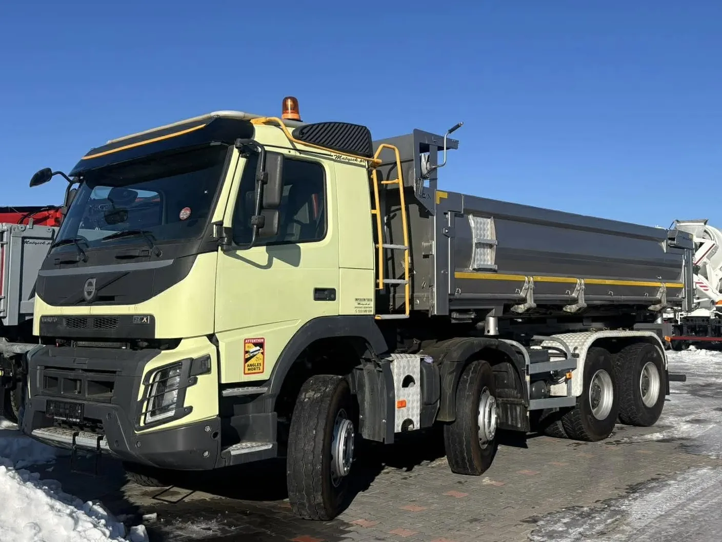 Wywrotka Wyrwa – 4-osiowa wywrotka do transportu materiałów sypkich