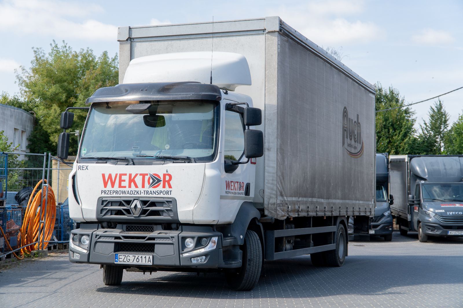 Rex – ciężarówka Renault Wektor do transportów przemysłowych, front