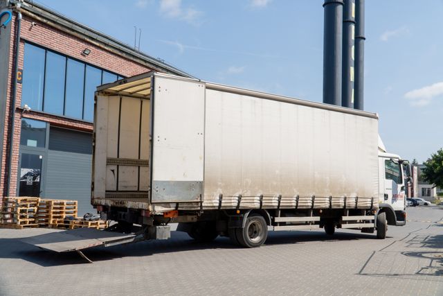 Tegiel – zestaw ciężarowy Wektor przygotowany do załadunku ładunku ponadgabarytowego