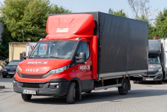 Czereśnia – Iveco z plandeką, front