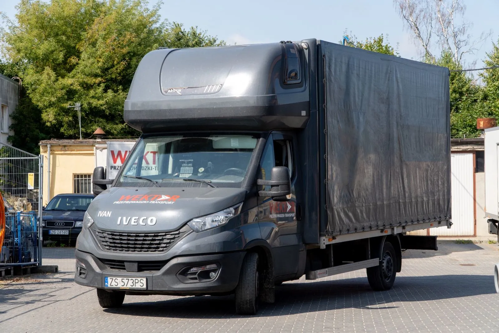 Ivan – Iveco Daily plandeka Wektor